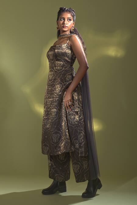 Aurul Blue Silk, Brocade Embroidery, Crystals Floral Pattern Straight Kurta Set at Aza Fashions Aurul_Blue Silk, Brocade Embroidery, Crystals Floral Pattern Straight Kurta Set _at_Aza_Fashions