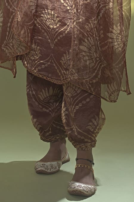 Buy Aurul Brown Maheshwari, Silk, Tissue Crystals V-neck Floral Pattern Kurta Set Online at Aza Fashions Buy_Aurul_Brown Maheshwari, Silk, Tissue Crystals V-neck Floral Pattern Kurta Set _Online_at_Aza_Fashions