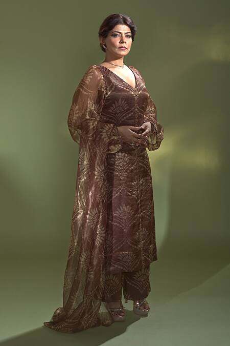 Buy_Aurul_Brown Net, Linen, Brocade, Silk Crystals, Embroidered Blouse Lehenga Set 