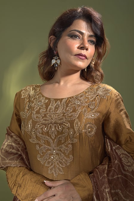 Aurul Gold Silk Embroidery Round Neck Embellished Anarkali With Dupatta Online at Aza Fashions Aurul_Gold Silk Embroidery Round Neck Embellished Anarkali With Dupatta _Online_at_Aza_Fashions