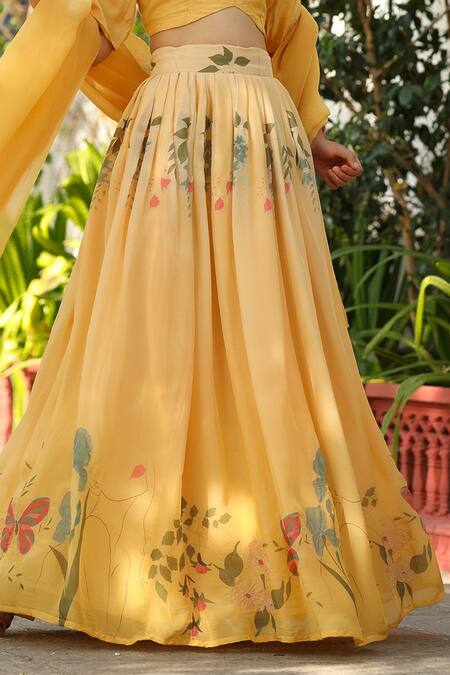 Buy_Pheeta_Gold Blouse Muslin Digital Print Floral V Neck Sanjh Lehenga Set