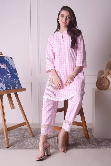 Surabhi Arya_Pink Cotton Embroidery Round Neck Checkered Floral Tunic And Pant Set _Online_at_Aza_Fashions