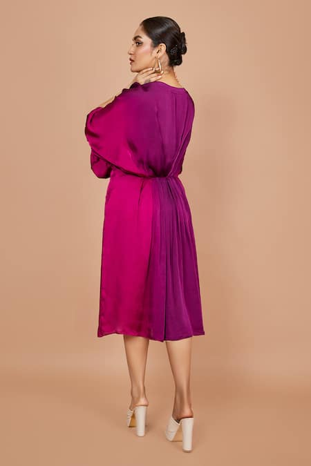 Vishwa By Pinki Sinha_Wine Satin V-neck Ombre Solid Kaftan _Online_at_Aza_Fashions