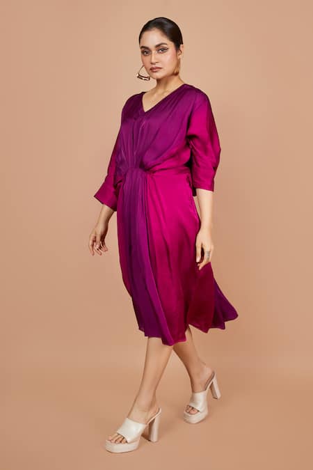 Buy_Vishwa By Pinki Sinha_Wine Satin V-neck Ombre Solid Kaftan _Online_at_Aza_Fashions