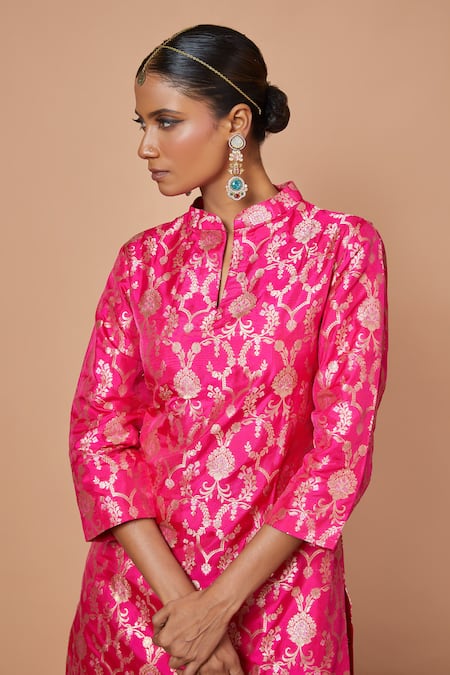 Vishwa By Pinki Sinha_Pink Silk Mandarin Collar Floral Woven Kurta With Dhoti Pant_at_Aza_Fashions