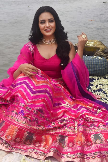 Vishwa By Pinki Sinha_Pink Brocade, Silk Zari, Chevron Woven Lehenga Set With Unstitched Blouse Piece_at_Aza_Fashions
