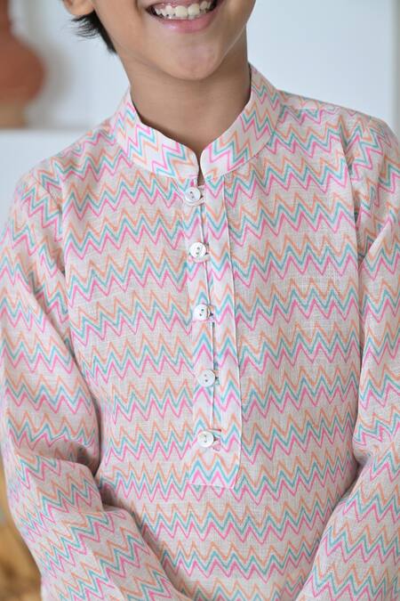 Buy_The Plum Bum_Beige Cotton, Linen Chevron Pattern Kurta With Pant _Online_at_Aza_Fashions