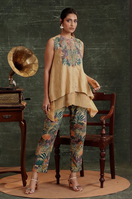 Soup By Sougat Paul_Beige Cotton Cut Work Keyhole Neck Kaira Floral Embroidered Kurta And Pant Set _Online_at_Aza_Fashions