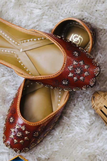 Loryphilory_Brown Embroidered Floral Juttis _Online_at_Aza_Fashions