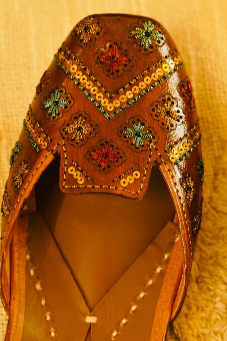 Loryphilory_Brown Floral Embroidered Vegan Leather Juttis _Online_at_Aza_Fashions