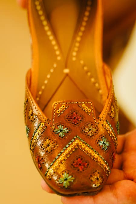 Buy_Loryphilory_Brown Floral Embroidered Vegan Leather Juttis _Online_at_Aza_Fashions