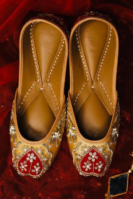 Loryphilory Lalari Zardozi Embroidered Juttis 