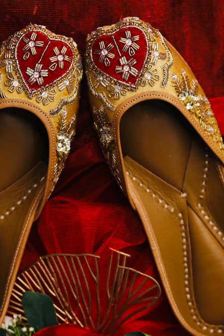 Loryphilory Lalari Zardozi Embroidered Juttis 