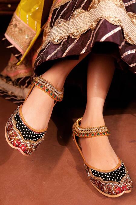 Loryphilory Maharani Floral Embroidered Juttis 