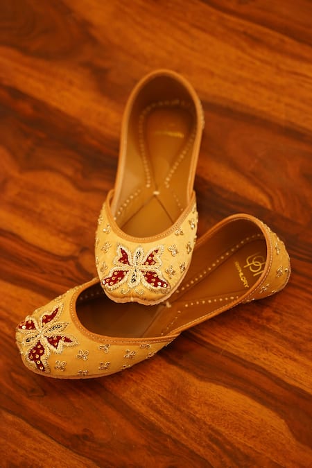 Loryphilory Titli Zardozi Embroidered Juttis 