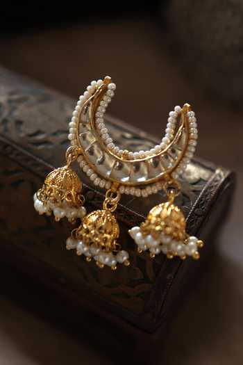 Buy Paisley Pop Gold Plated Pearls Noor Kundan Embellished Braid Pin Online at Aza Fashions Buy_Paisley Pop_Gold Plated Pearls Noor Kundan Embellished Braid Pin _Online_at_Aza_Fashions