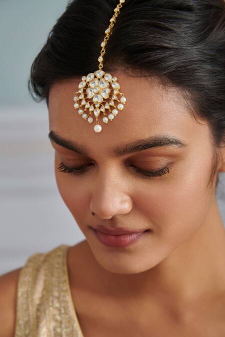 Buy Paisley Pop Gold Plated Kundan Embellished Maangtikka Online at Aza Fashions Buy_Paisley Pop_Gold Plated Kundan Embellished Maangtikka _Online_at_Aza_Fashions