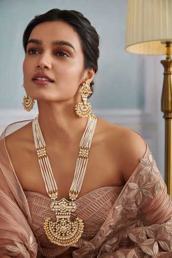 Paisley Pop_Gold Plated Pearls, Zari Flower Motif Kundan Pendant Necklace Set _Online_at_Aza_Fashions