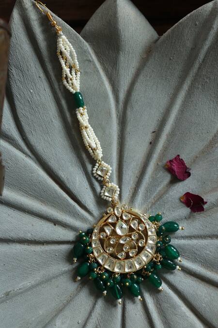 Paisley Pop_Green Flower Motif Carved Maangtikka _Online_at_Aza_Fashions