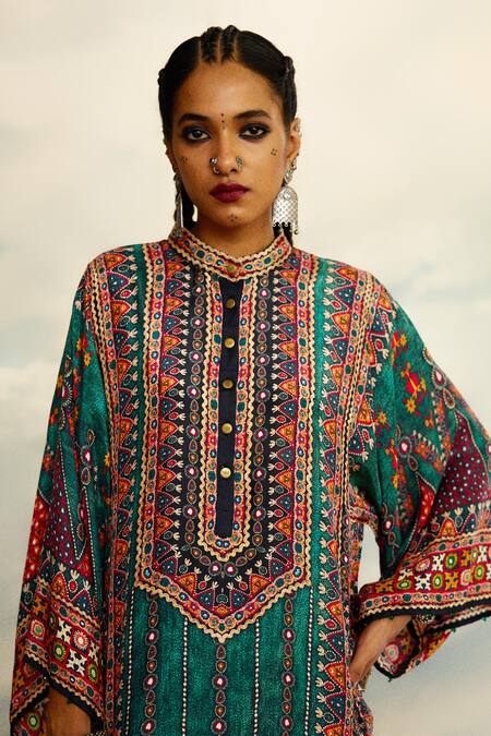 Buy_Rajdeep Ranawat_Green Silk Embroidery Mandarin Collar Gayatri Printed Long Kurta 