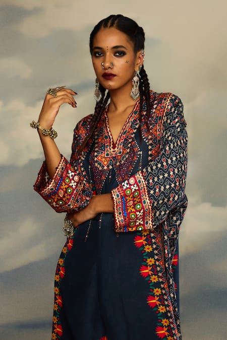 Rajdeep Ranawat_Grey Silk Embroidery V-neck Banera Fleur Tribe Print And Tunic _at_Aza_Fashions