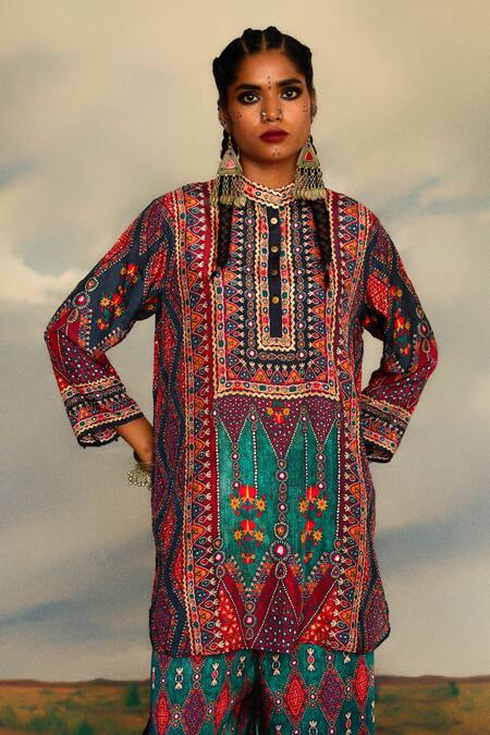 Buy_Rajdeep Ranawat_Multi Color Silk Embroidery, Baaka Ancient Fleur Art Print And High Low Tunic 