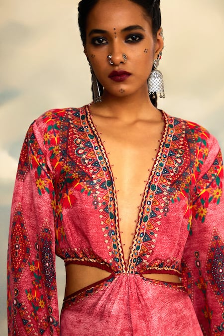 Buy_Rajdeep Ranawat_Pink Silk Embroidery Plunge Neck Shaya Primitive Bloom Print And Maxi Dress 