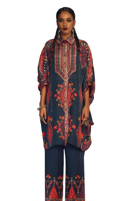 Rajdeep Ranawat_Grey Silk Embroidery Bandeau Neck Kamara Bloom Mural Print And Tunic _Online_at_Aza_Fashions