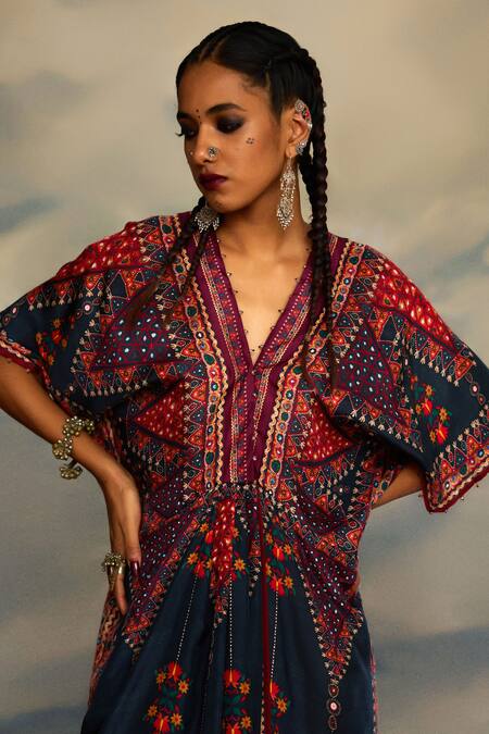 Buy_Rajdeep Ranawat_Grey Silk Sequins, Mirrors V-neck Kusum Bahar Print And Embroidered Kaftan 