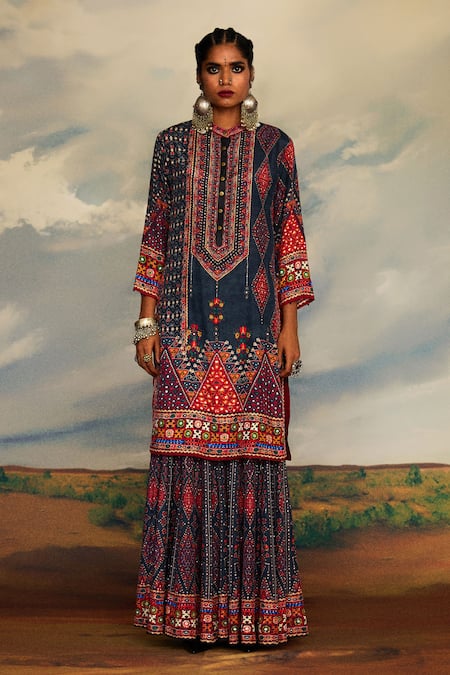 Buy Rajdeep Ranawat Grey Silk Mirrors, Embroidery Bandeau Neck Radha Printed Straight Kurta Online at Aza Fashions Buy_Rajdeep Ranawat_Grey Silk Mirrors, Embroidery Bandeau Neck Radha Printed Straight Kurta _Online_at_Aza_Fashions