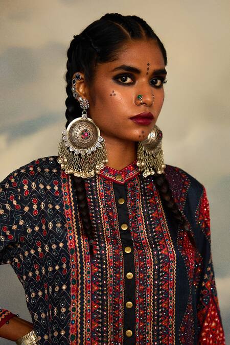 Shop Rajdeep Ranawat Grey Silk Mirrors, Embroidery Bandeau Neck Radha Printed Straight Kurta Shop_Rajdeep Ranawat_Grey Silk Mirrors, Embroidery Bandeau Neck Radha Printed Straight Kurta