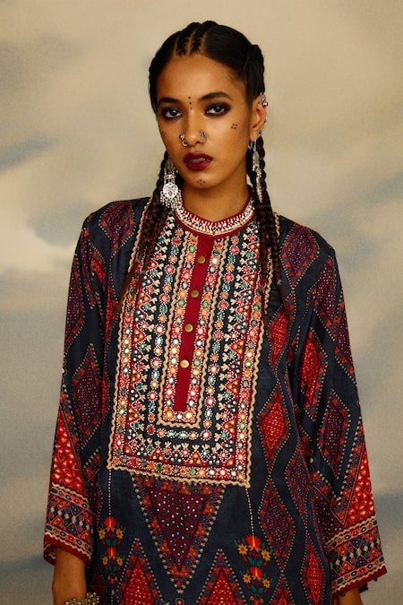 Buy_Rajdeep Ranawat_Grey Silk Mirrors, Diamonds Bandeau Neck Champa Print Kurta 