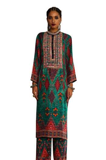 Rajdeep Ranawat_Green Silk Embroidery Bandeau Neck Champa Diamond Print Kurta _Online_at_Aza_Fashions