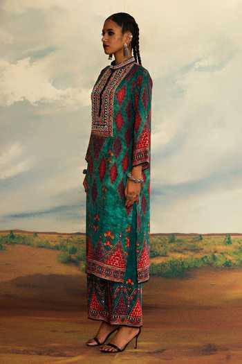 Shop_Rajdeep Ranawat_Green Silk Embroidery Bandeau Neck Champa Diamond Print Kurta _Online_at_Aza_Fashions