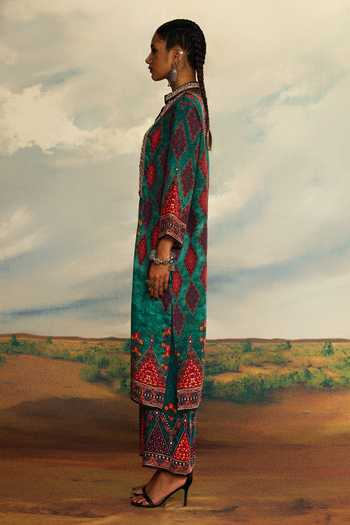 Rajdeep Ranawat_Green Silk Embroidery Bandeau Neck Champa Diamond Print Kurta _at_Aza_Fashions