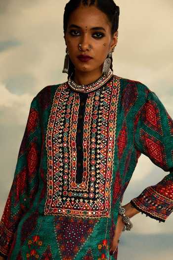 Shop_Rajdeep Ranawat_Green Silk Embroidery Bandeau Neck Champa Diamond Print Kurta 