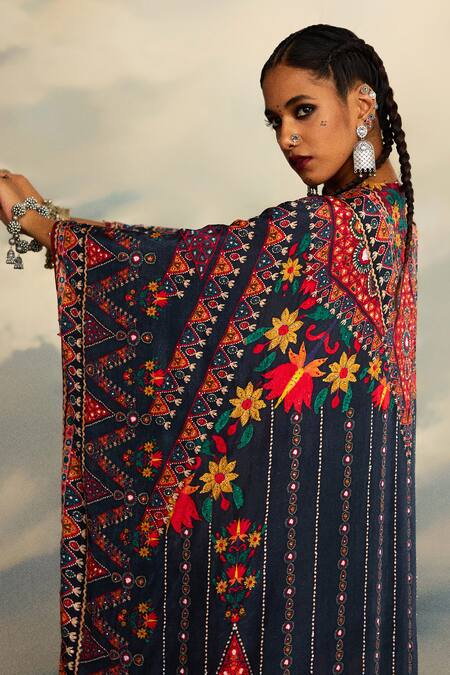 Buy_Rajdeep Ranawat_Grey Silk Embroidery V-neck Imama Floral Print Kaftan 