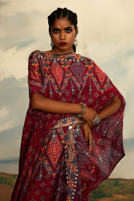 Buy_Rajdeep Ranawat_Red Silk Boat Neck Kamini Geometric Print Flared Top And Skirt Set 