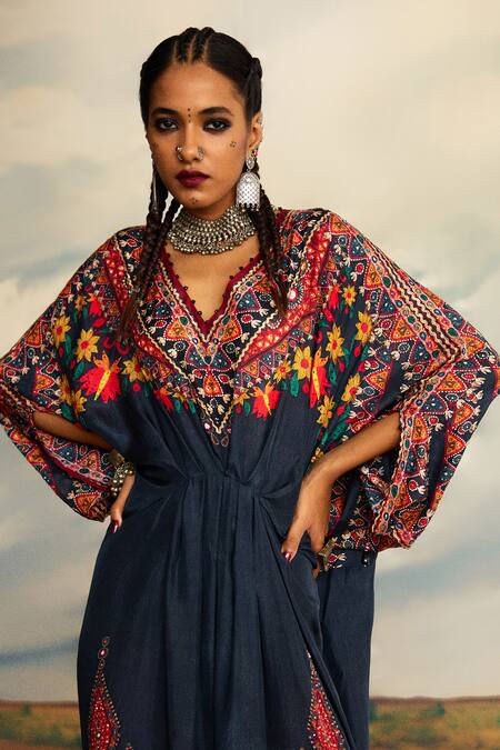 Buy_Rajdeep Ranawat_Grey Silk Sequins, Embroidery V-neck Rasika Floral Print Kaftan 