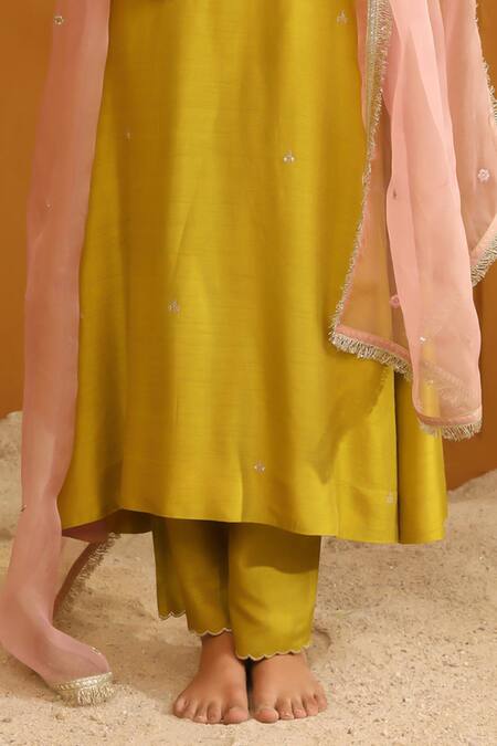 Omana By Ranjana Bothra Green , Organza, Bamboo Sequins, Zari, Shehnaz Floral Kurta Pant Set at Aza Fashions Omana By Ranjana Bothra_Green , Organza, Bamboo Sequins, Zari, Shehnaz Floral Kurta Pant Set _at_Aza_Fashions