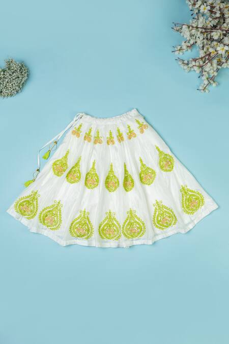 Buy_Yuvraani Jaipur_Ivory Polyester, Net Embroidery, Tassels Hand Lehenga Set 