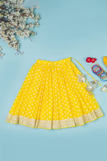 Yuvraani Jaipur_Yellow Net, Muslin Lace, Embroidery Bandhej Print Lehenga Set _Online_at_Aza_Fashions