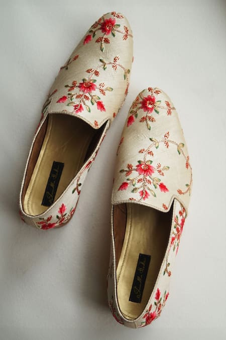 Shradha Hedau Footwear Couture White Gul Sourish Thread Embroidered Mules 