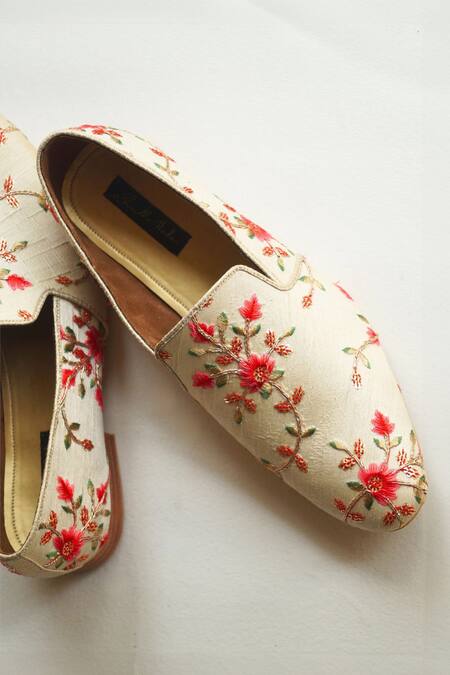 Shradha Hedau Footwear Couture_White Gul Sourish Thread Embroidered Mules _at_Aza_Fashions