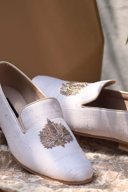 Shradha Hedau Footwear Couture White Nehal Cutdana Bullian Patch Work Moccasin Shoes Online at Aza Fashions Shradha Hedau Footwear Couture_White Nehal Cutdana Bullian Patch Work Moccasin Shoes _Online_at_Aza_Fashions