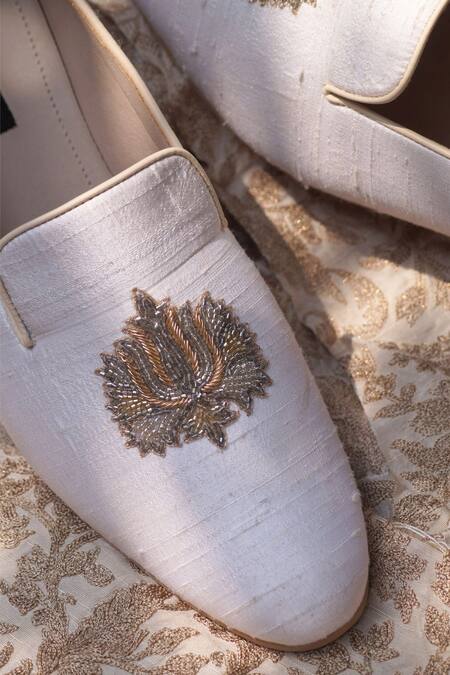 Buy Shradha Hedau Footwear Couture White Nehal Cutdana Bullian Patch Work Moccasin Shoes Online at Aza Fashions Buy_Shradha Hedau Footwear Couture_White Nehal Cutdana Bullian Patch Work Moccasin Shoes _Online_at_Aza_Fashions