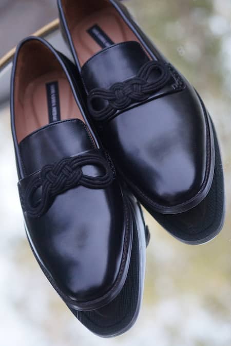 Shradha Hedau Footwear Couture Neev Coiled Bow Mojaris 