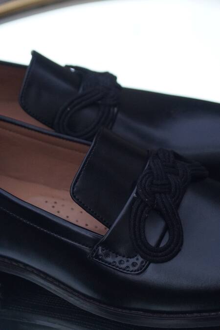 Shradha Hedau Footwear Couture_Black Neev Coiled Bow Mojaris _Online_at_Aza_Fashions