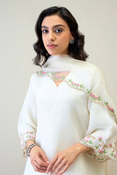 Buy_Roohbyridhimaa_White Silk Organza, Cotton Embroidery V-neck Junnon Floral Kurta Pant Set _Online_at_Aza_Fashions