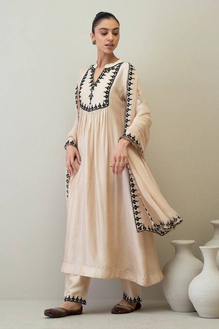 Roohbyridhimaa_Beige Silk Organza, Viscose Embroidery Split Revati Floral Butta Kurta Pant Set _Online_at_Aza_Fashions
